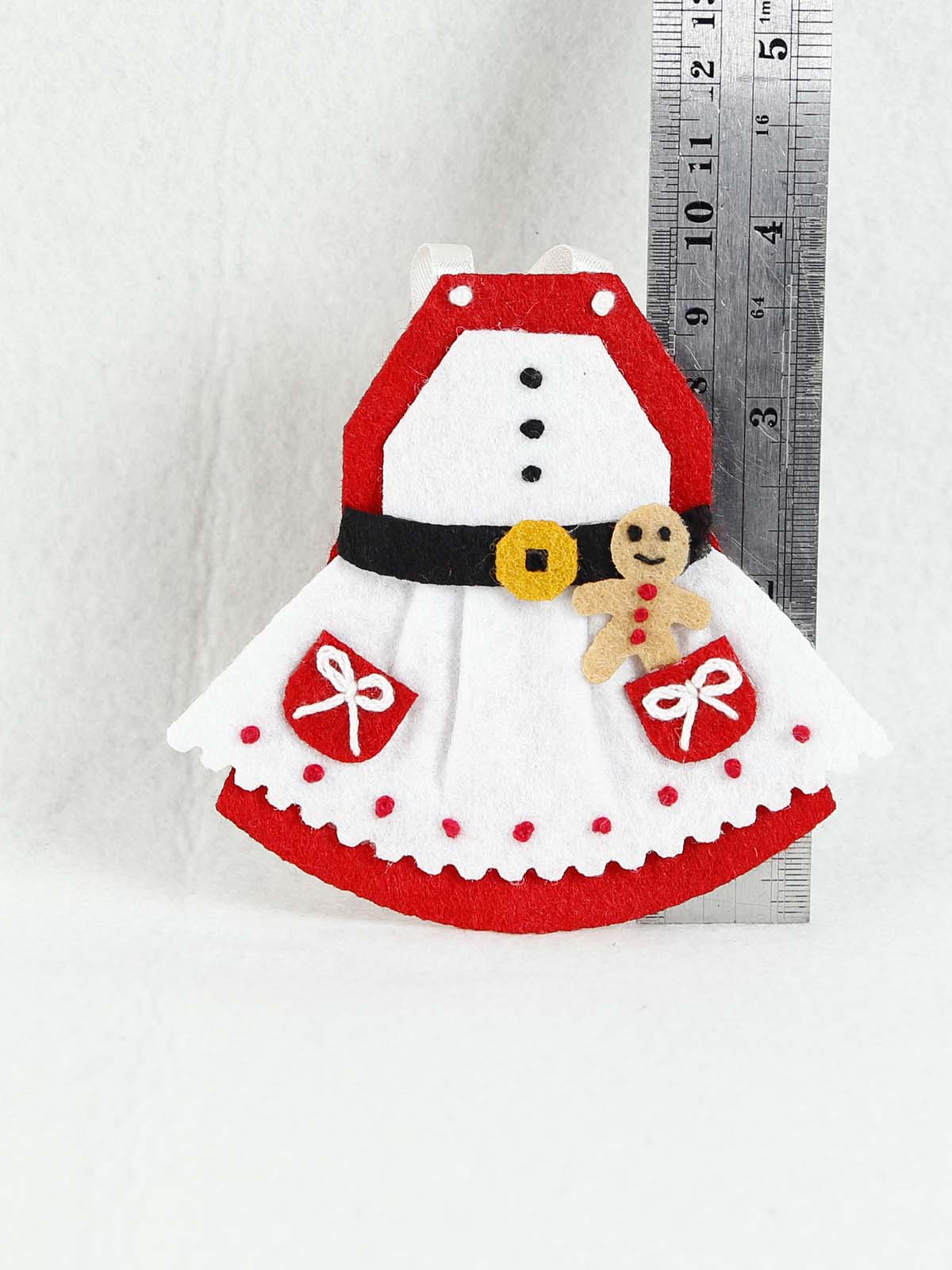 F003 - Mrs. Clause's Apron