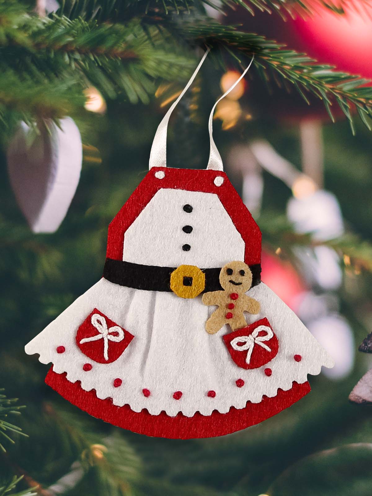 F003 - Mrs. Clause's Apron